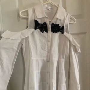 White button down cold shoulder top with lace